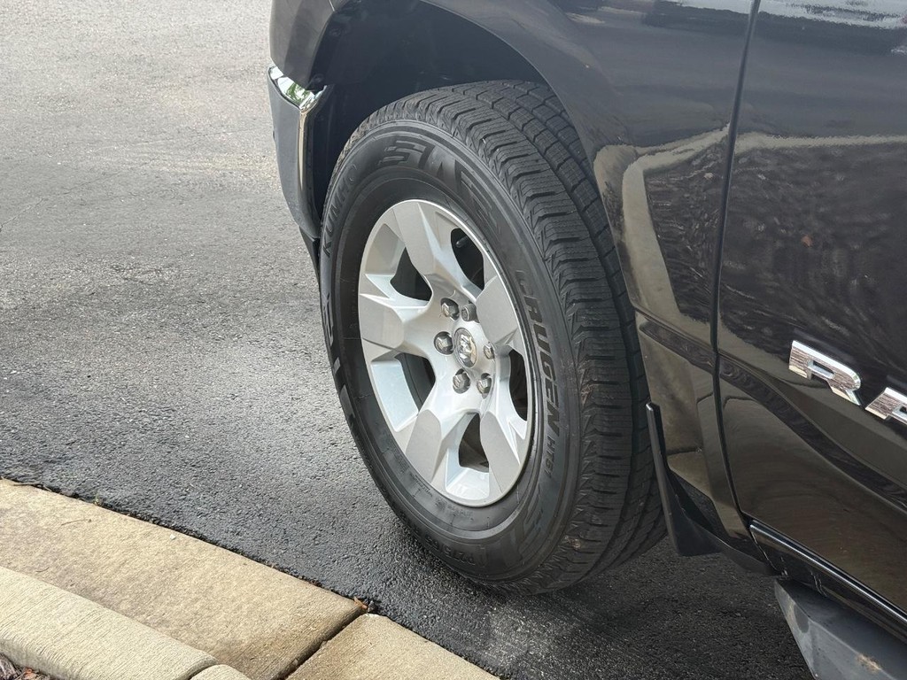 Ram 1500 Vehicle Full-screen Gallery Image 14