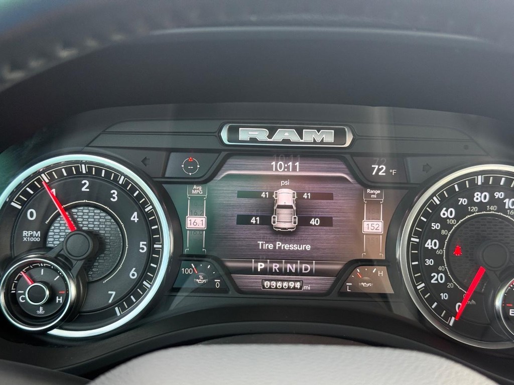 Ram 1500 Vehicle Full-screen Gallery Image 17
