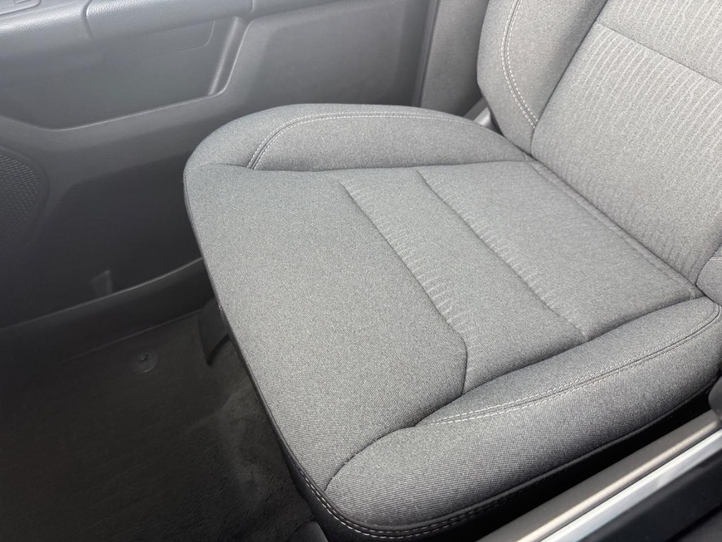 Ram 1500 Vehicle Full-screen Gallery Image 18