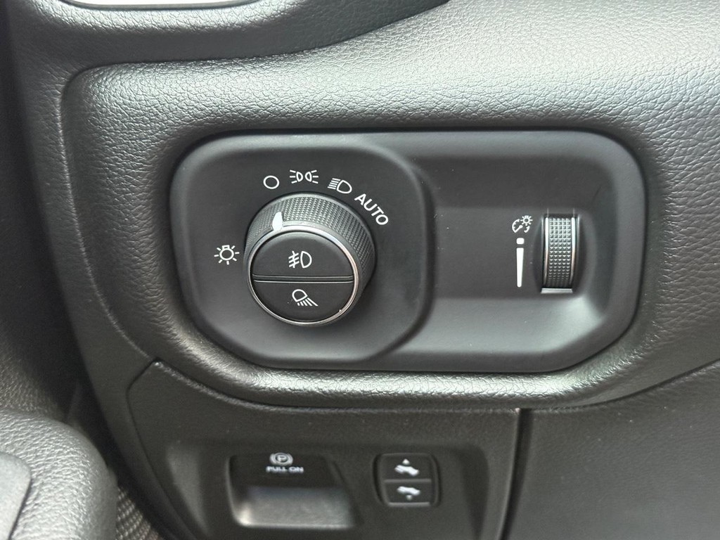 Ram 1500 Vehicle Full-screen Gallery Image 21