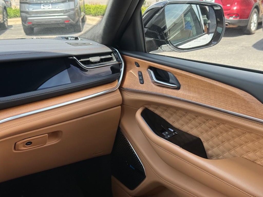 Jeep Grand Cherokee L Vehicle Full-screen Gallery Image 13