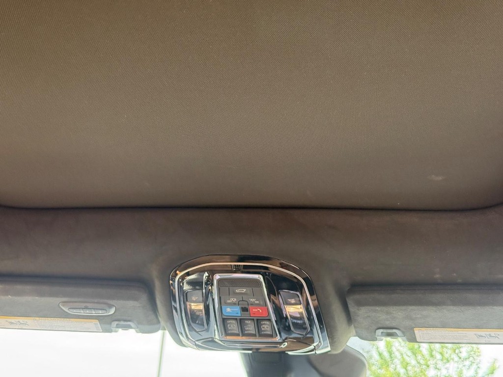 Jeep Grand Cherokee L Vehicle Full-screen Gallery Image 14