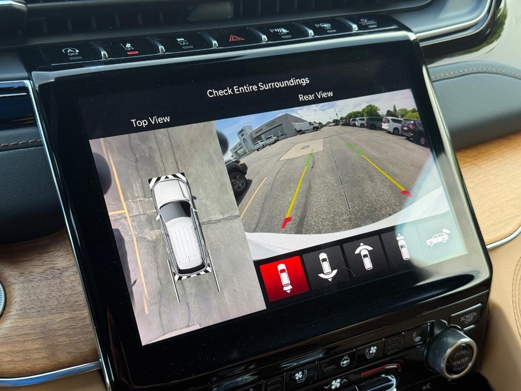 Jeep Grand Cherokee L Vehicle Full-screen Gallery Image 19