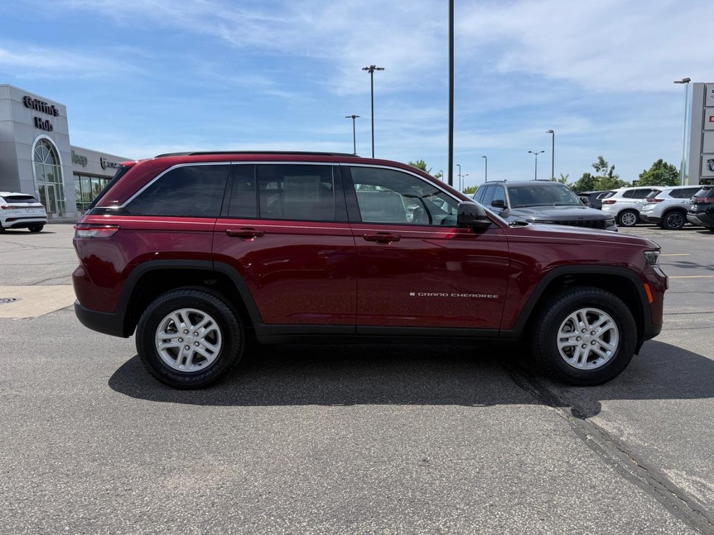 Jeep Grand Cherokee Vehicle Full-screen Gallery Image 02