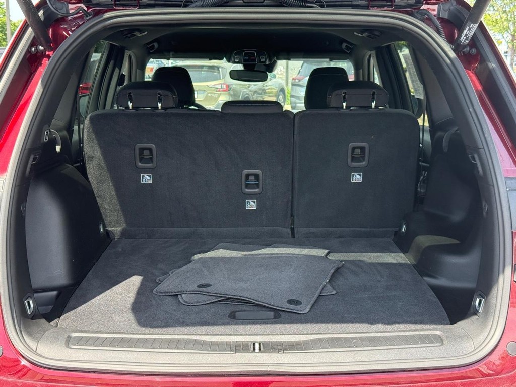 Jeep Grand Cherokee Vehicle Full-screen Gallery Image 04