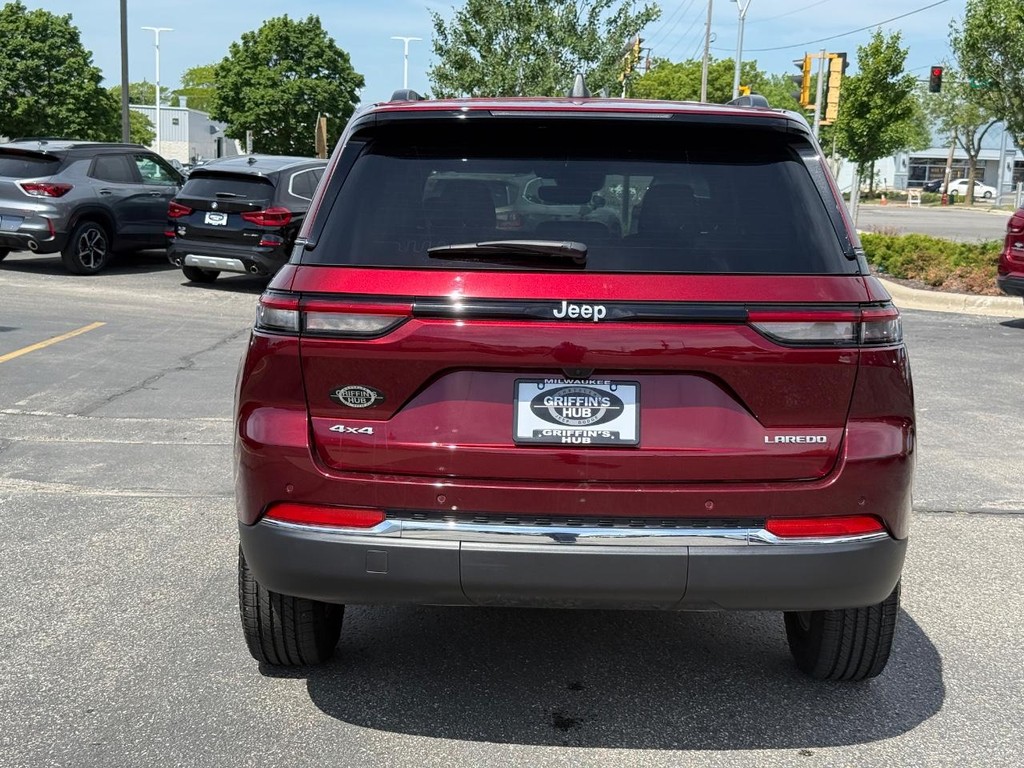 Jeep Grand Cherokee Vehicle Full-screen Gallery Image 05