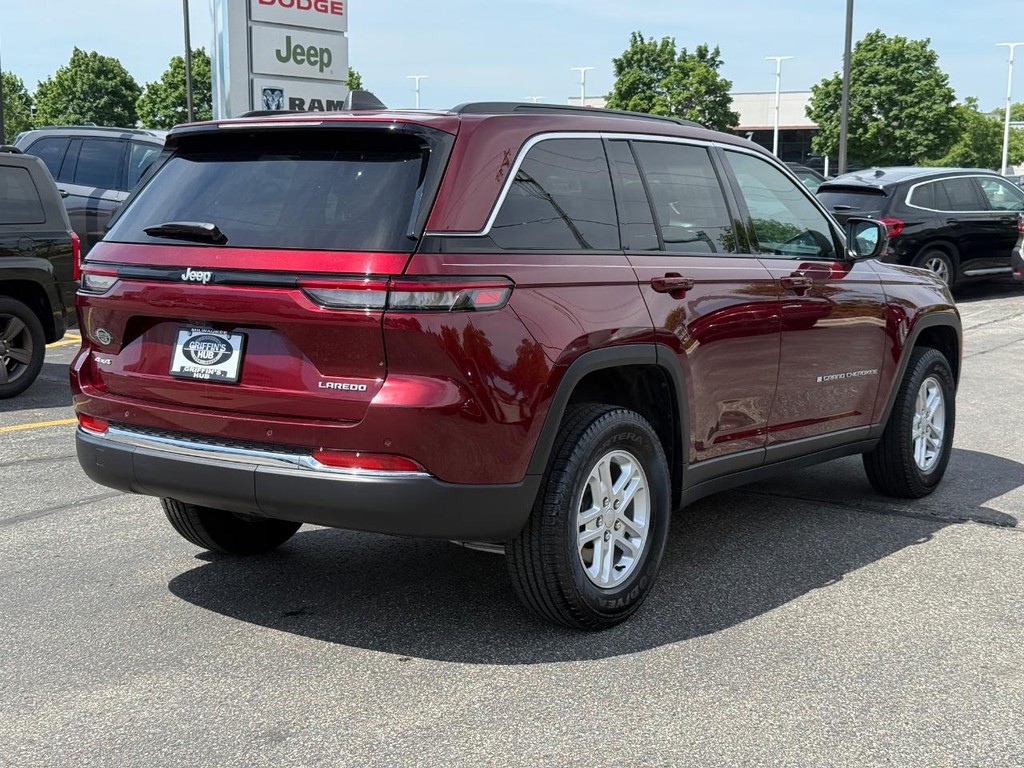 Jeep Grand Cherokee Vehicle Full-screen Gallery Image 06