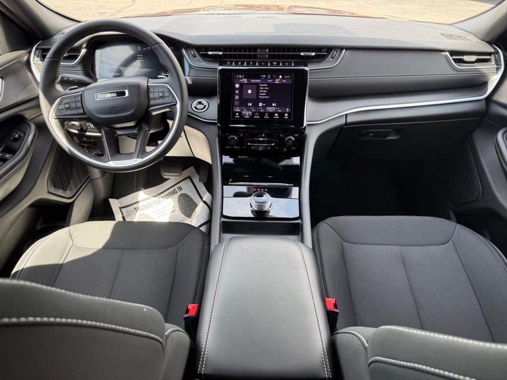 Jeep Grand Cherokee Vehicle Full-screen Gallery Image 08