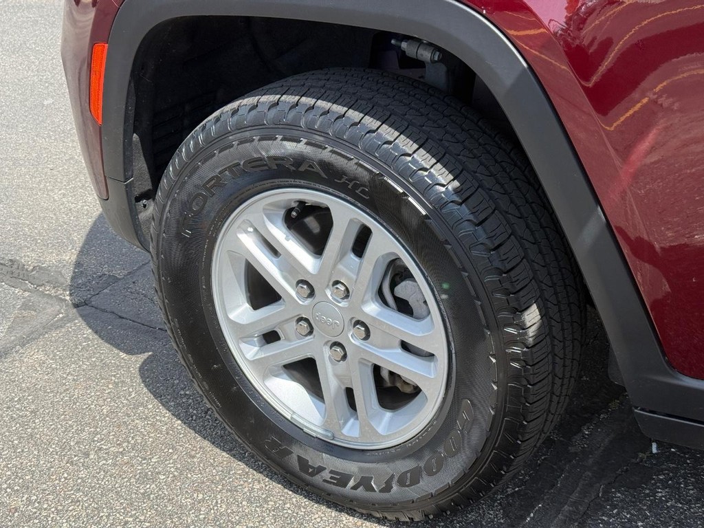 Jeep Grand Cherokee Vehicle Full-screen Gallery Image 14