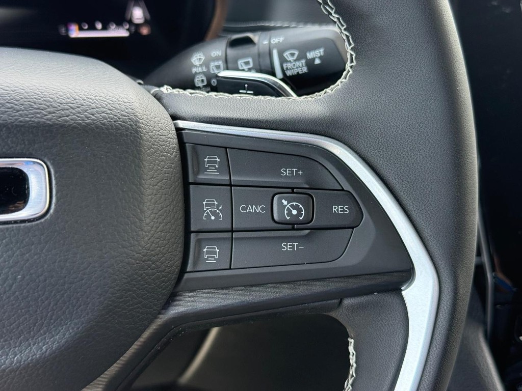 Jeep Grand Cherokee Vehicle Full-screen Gallery Image 15
