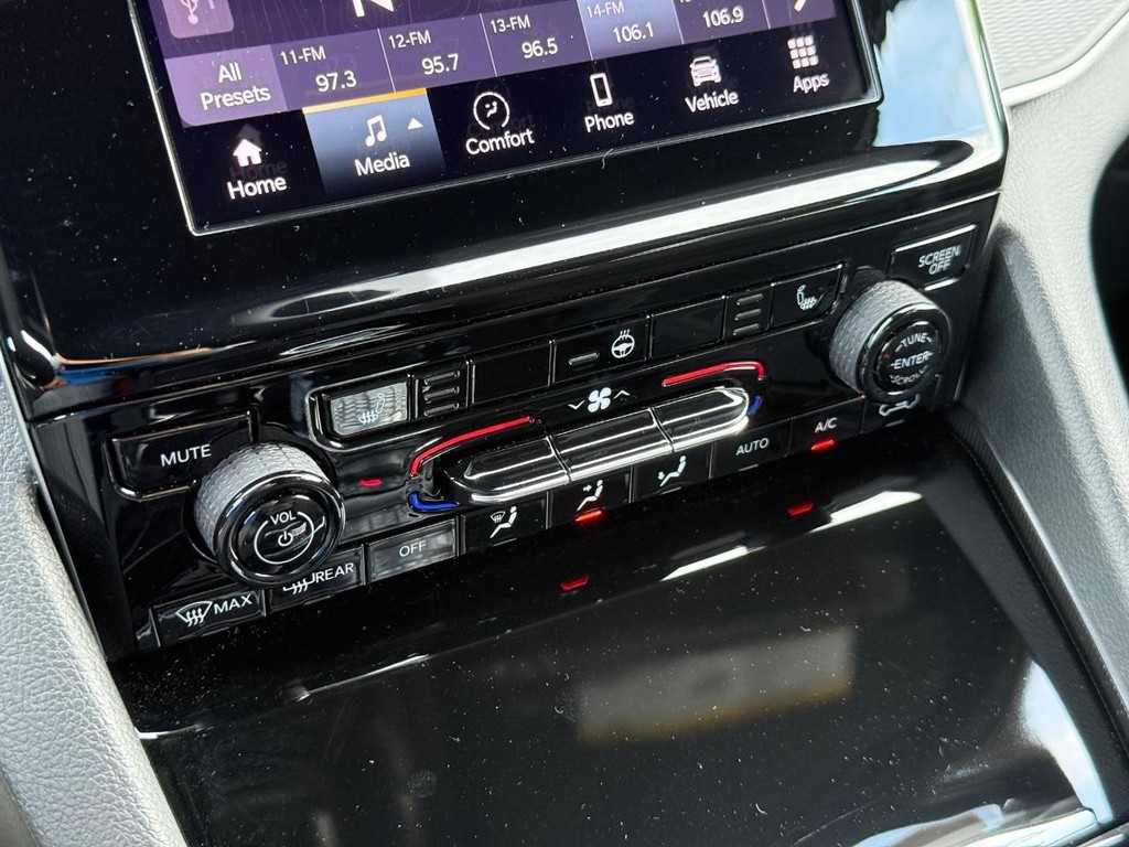 Jeep Grand Cherokee Vehicle Full-screen Gallery Image 18