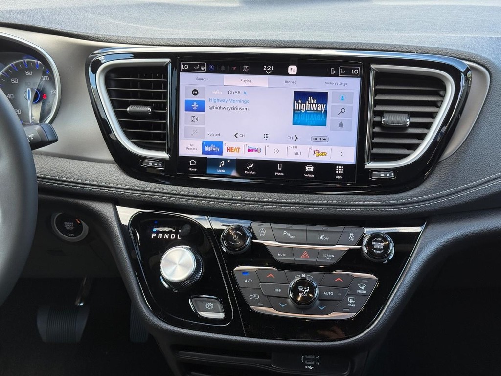 Chrysler Pacifica Vehicle Full-screen Gallery Image 08