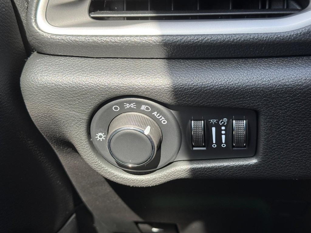 Chrysler Pacifica Vehicle Full-screen Gallery Image 21
