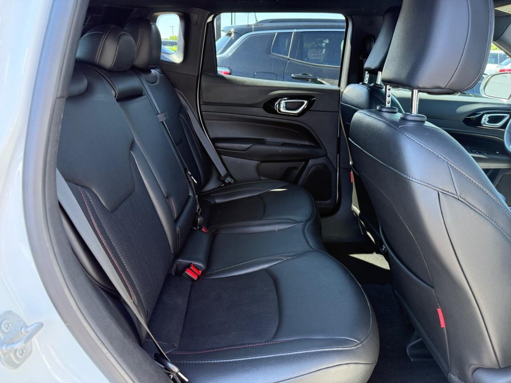 Jeep Compass Vehicle Full-screen Gallery Image 07
