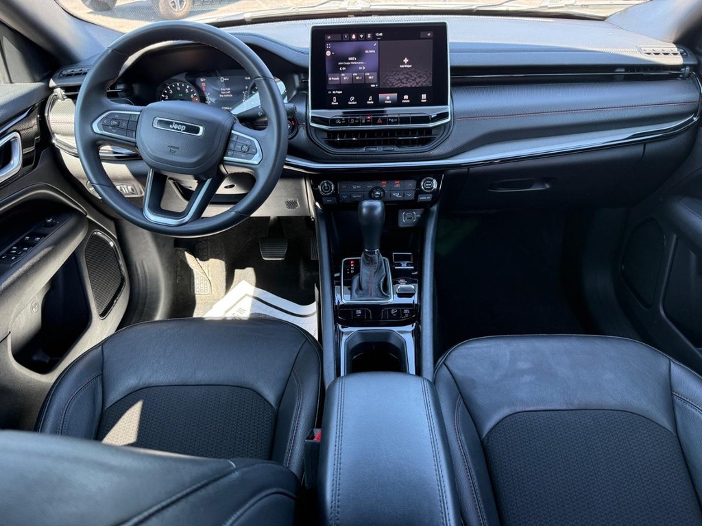 Jeep Compass Vehicle Full-screen Gallery Image 08
