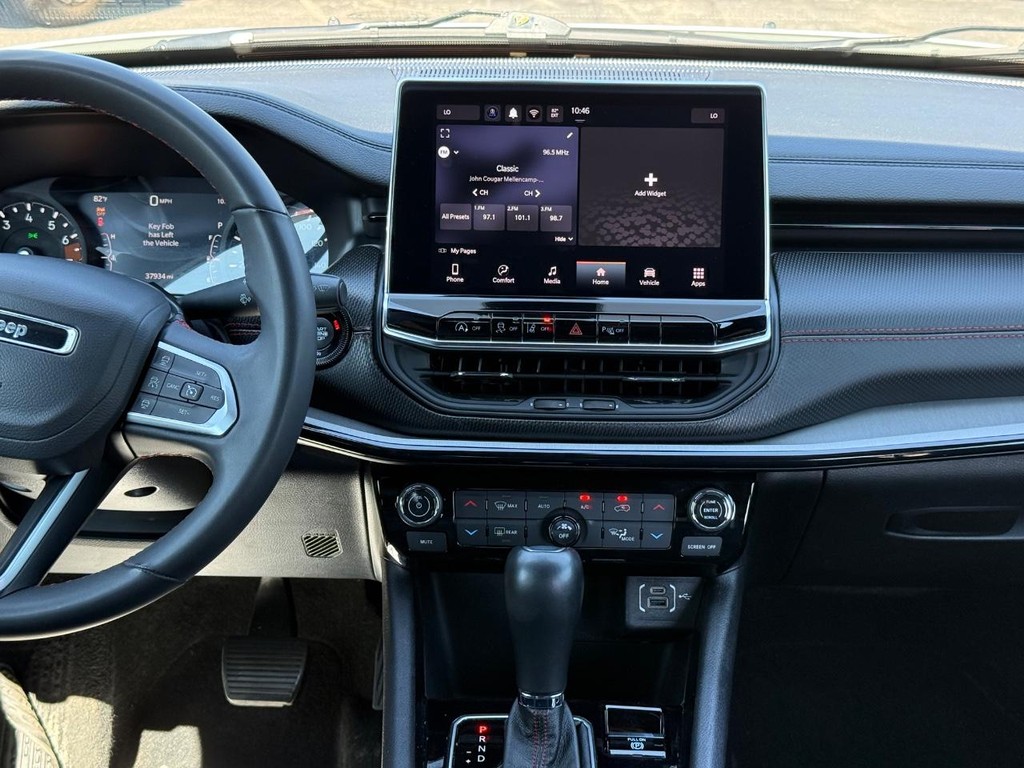 Jeep Compass Vehicle Full-screen Gallery Image 09