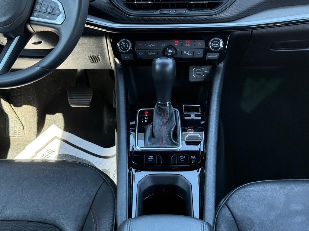 Jeep Compass Vehicle Full-screen Gallery Image 10