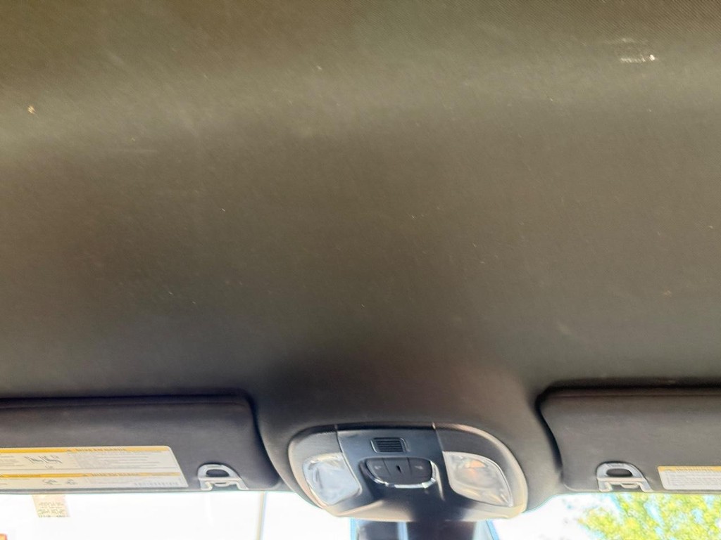 Jeep Compass Vehicle Full-screen Gallery Image 13