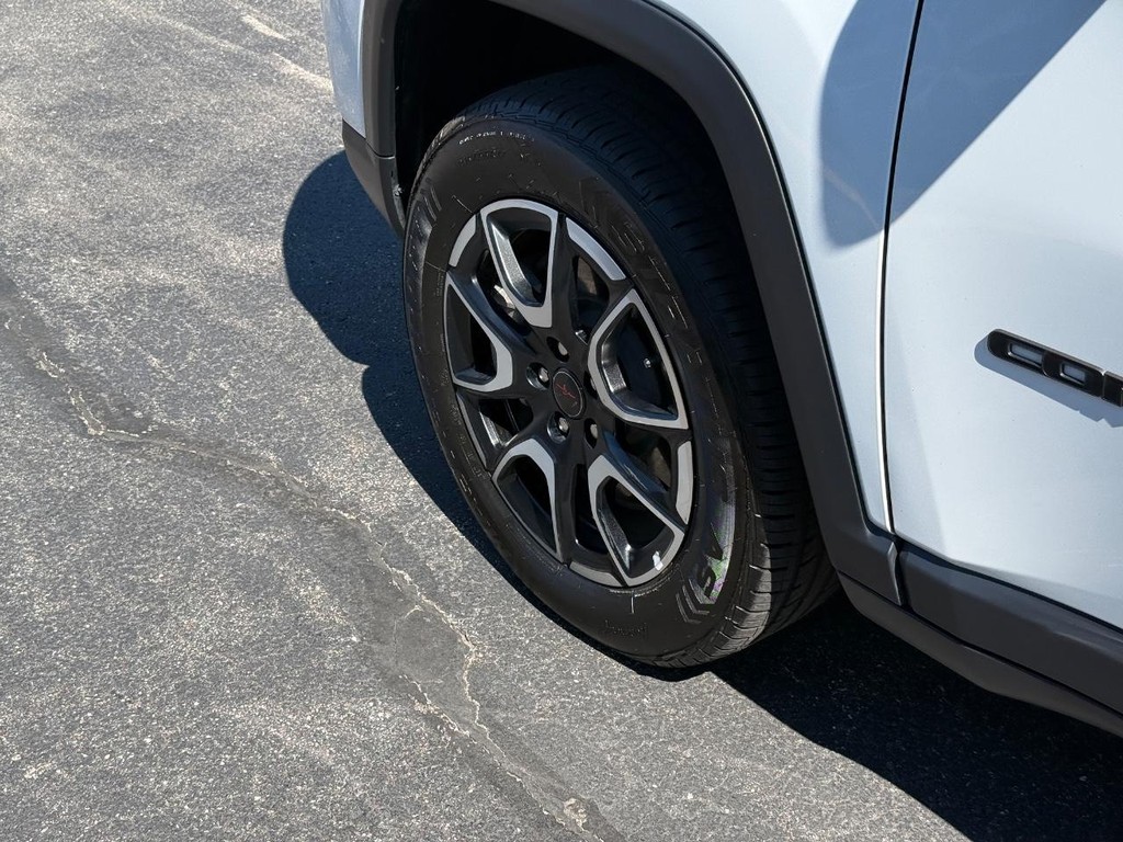 Jeep Compass Vehicle Full-screen Gallery Image 14