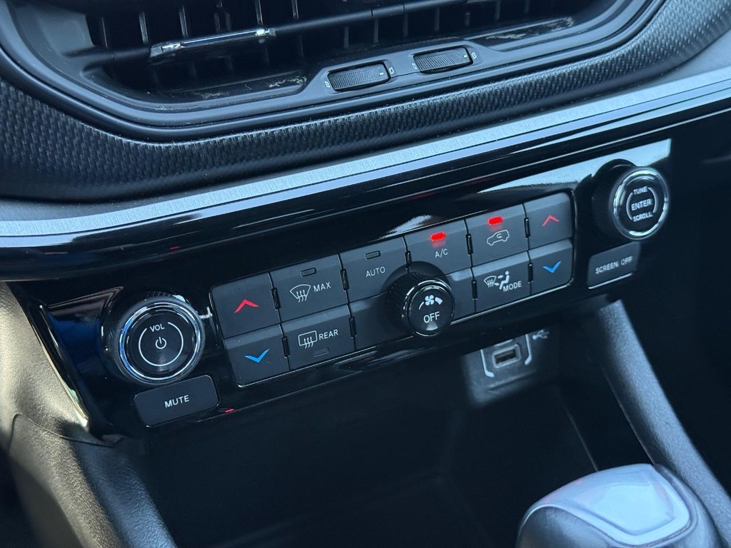 Jeep Compass Vehicle Full-screen Gallery Image 19