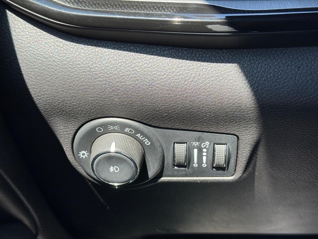 Jeep Compass Vehicle Full-screen Gallery Image 21