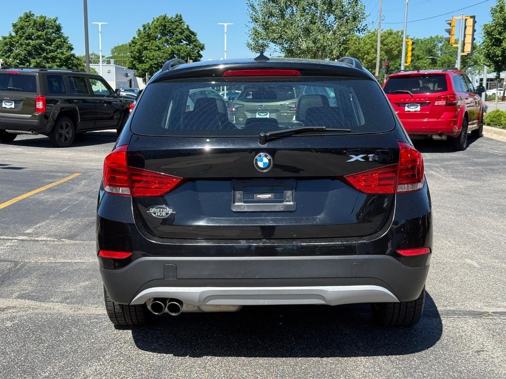 BMW X1 Vehicle Full-screen Gallery Image 04