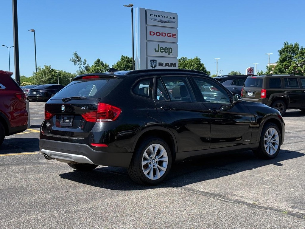 BMW X1 Vehicle Full-screen Gallery Image 05