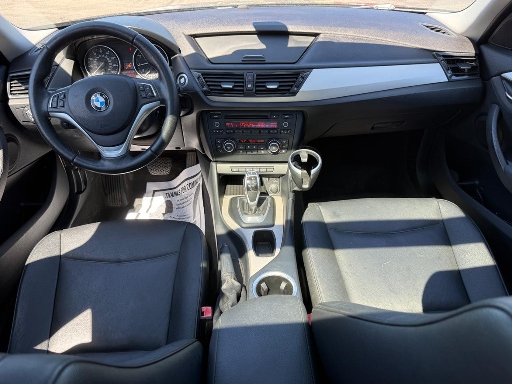 BMW X1 Vehicle Full-screen Gallery Image 06