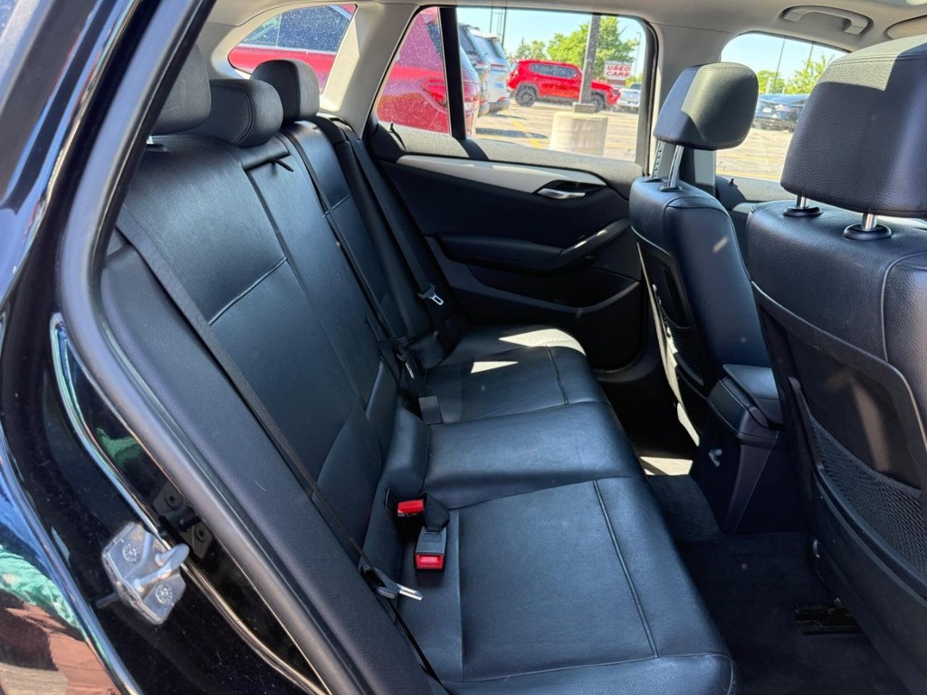 BMW X1 Vehicle Full-screen Gallery Image 07