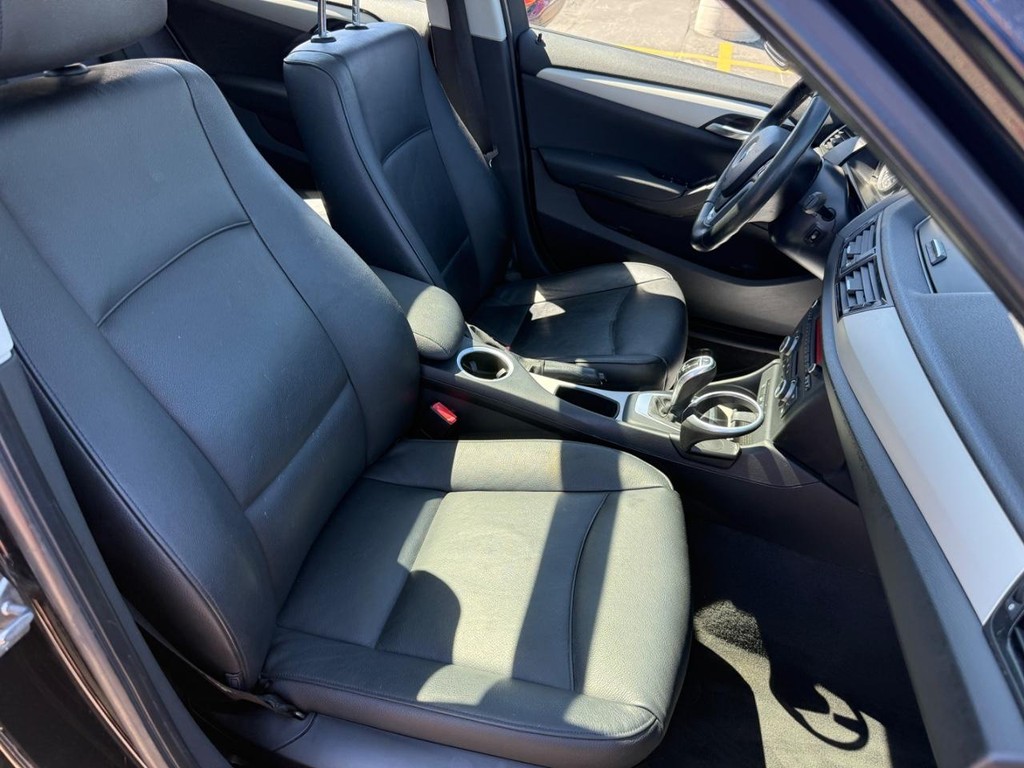 BMW X1 Vehicle Full-screen Gallery Image 08