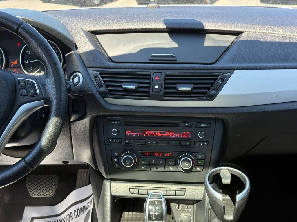 BMW X1 Vehicle Full-screen Gallery Image 09