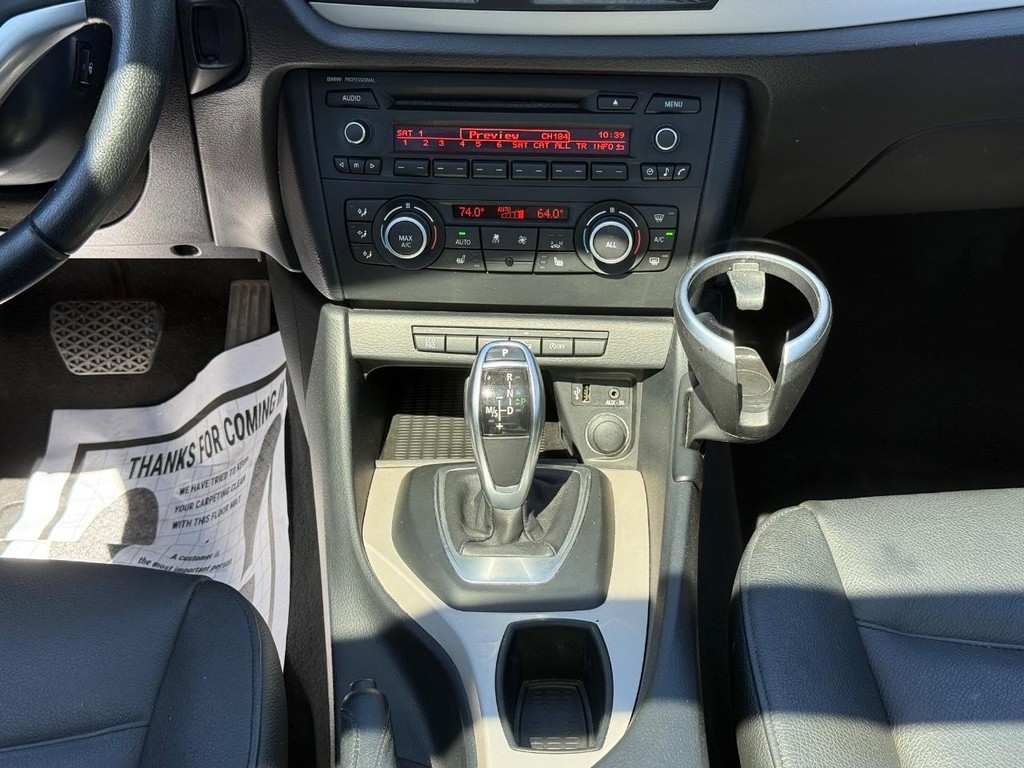 BMW X1 Vehicle Full-screen Gallery Image 10