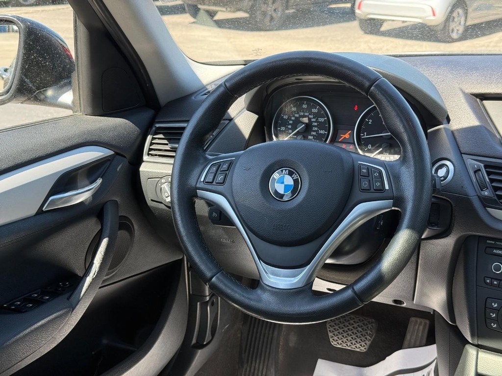 BMW X1 Vehicle Full-screen Gallery Image 11