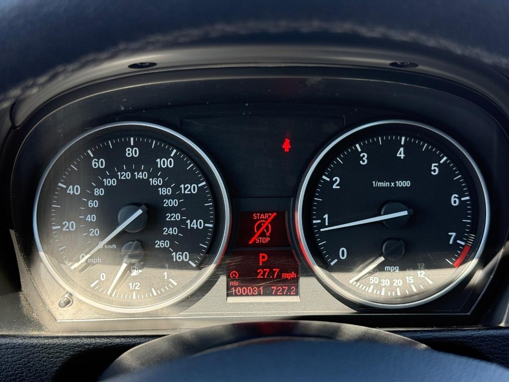 BMW X1 Vehicle Full-screen Gallery Image 17