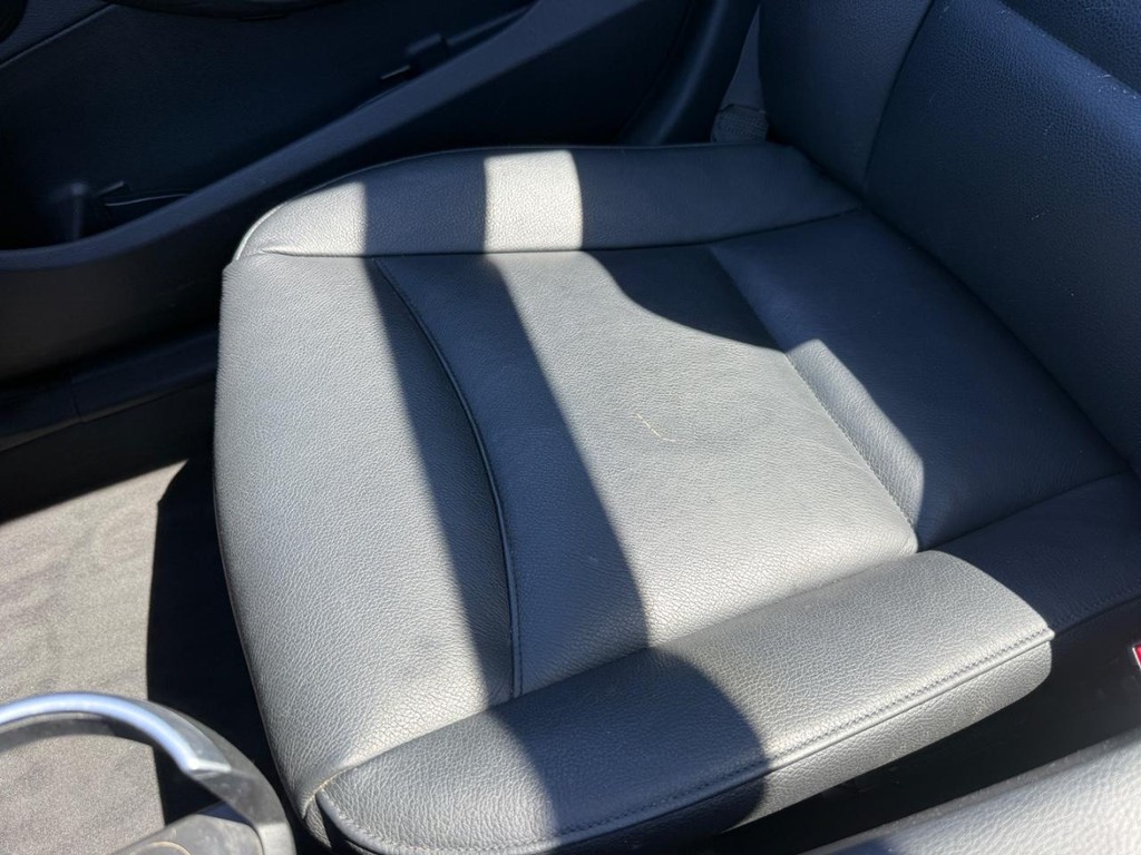 BMW X1 Vehicle Full-screen Gallery Image 19