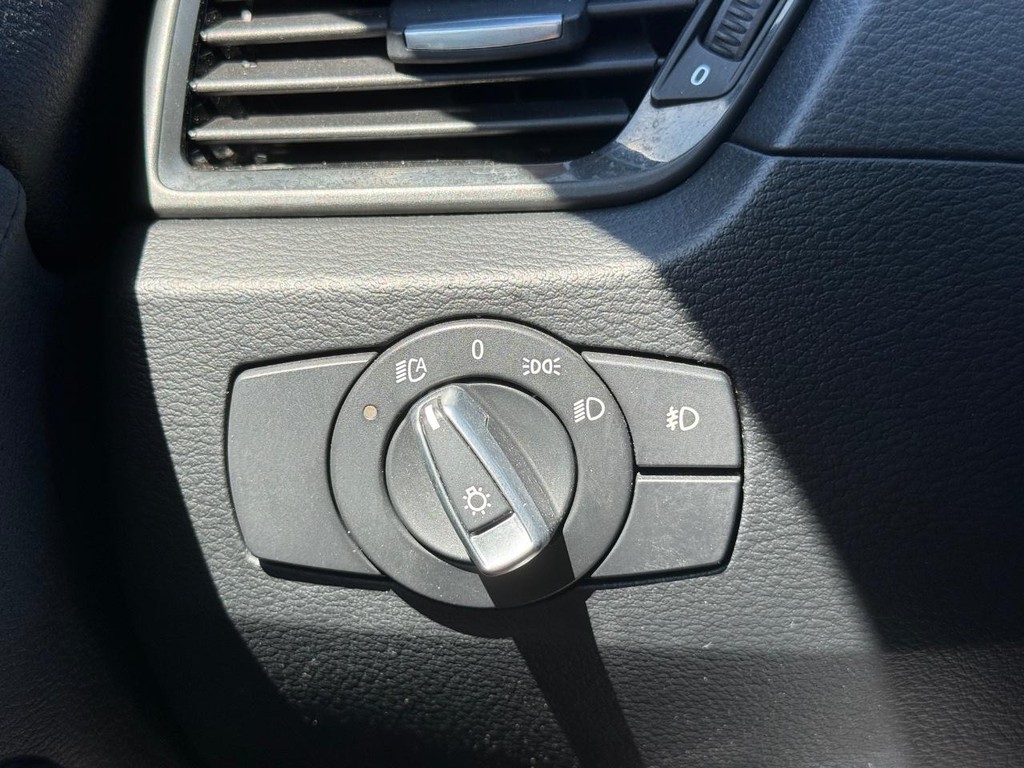 BMW X1 Vehicle Full-screen Gallery Image 20