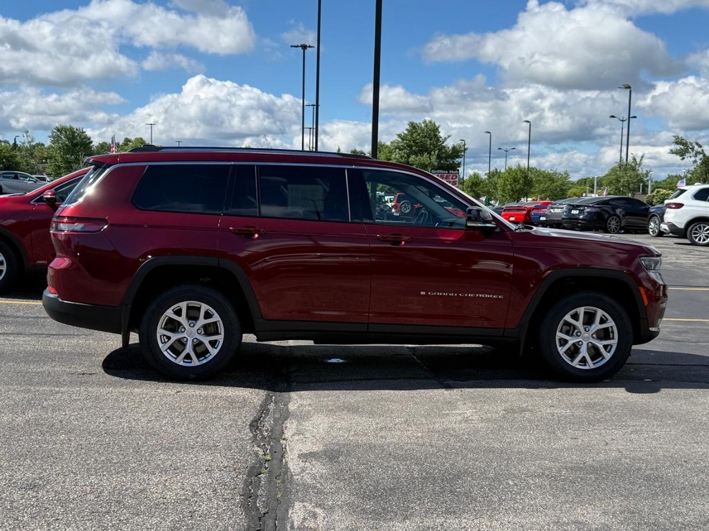 Jeep Grand Cherokee L Vehicle Full-screen Gallery Image 02