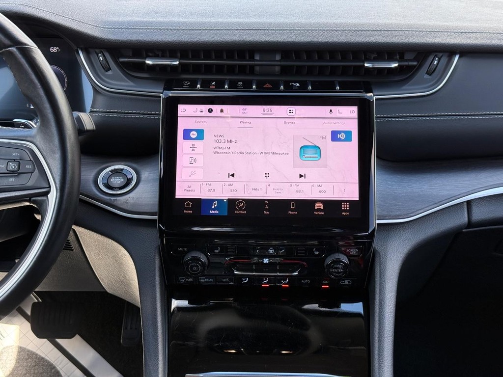 Jeep Grand Cherokee L Vehicle Full-screen Gallery Image 10