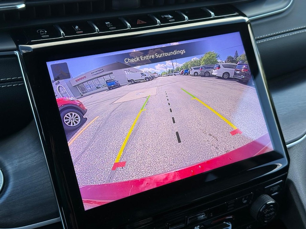 Jeep Grand Cherokee L Vehicle Full-screen Gallery Image 18