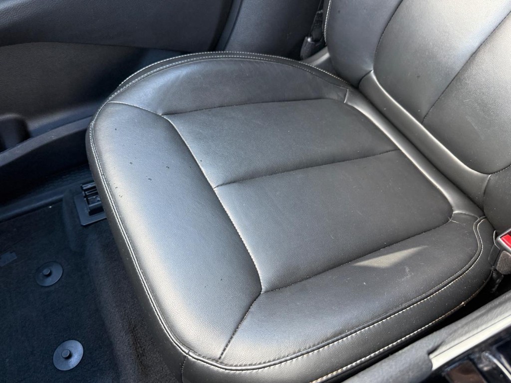 Jeep Grand Cherokee L Vehicle Full-screen Gallery Image 19