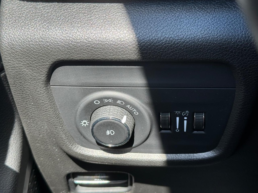 Jeep Grand Cherokee L Vehicle Full-screen Gallery Image 20
