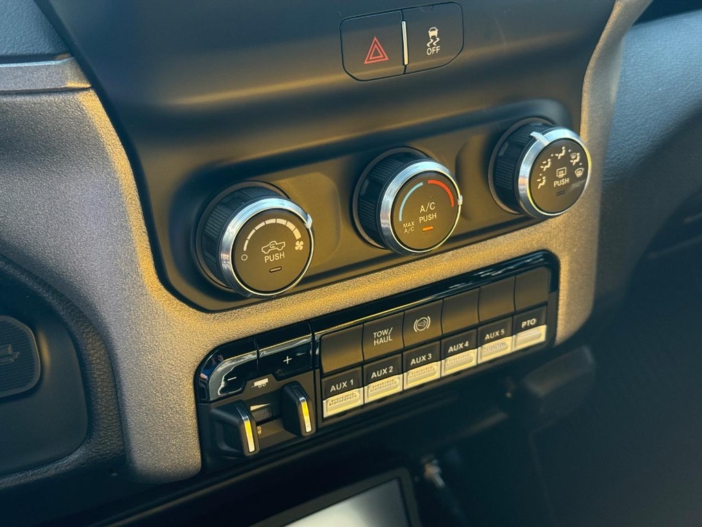 Ram 5500 Chassis Cab Vehicle Full-screen Gallery Image 17