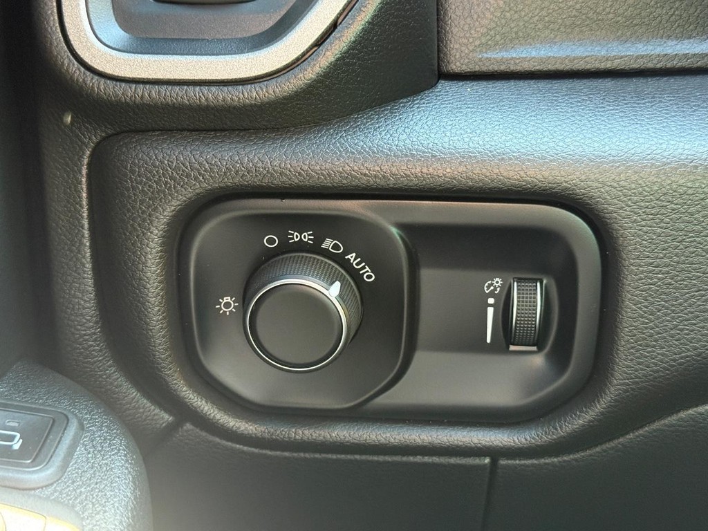 Ram 5500 Chassis Cab Vehicle Full-screen Gallery Image 19