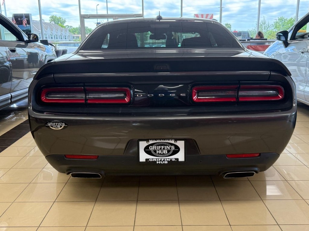 Dodge Challenger Vehicle Full-screen Gallery Image 03