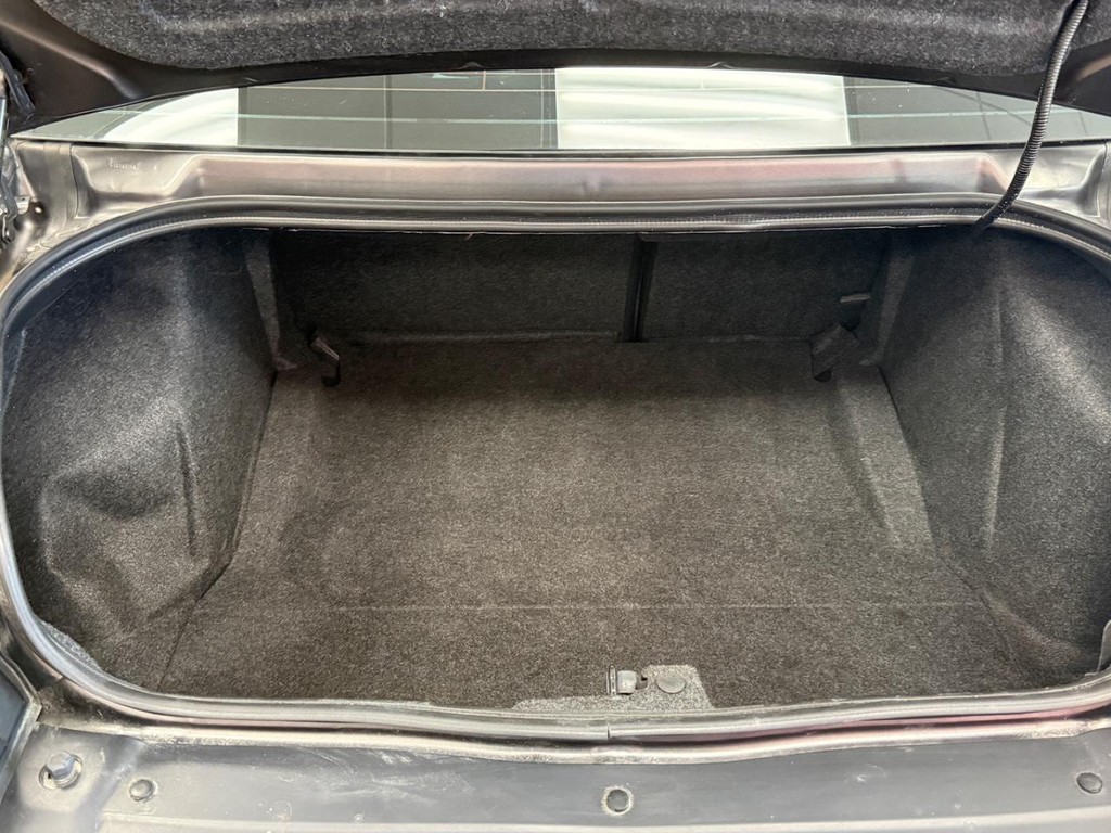 Dodge Challenger Vehicle Full-screen Gallery Image 05