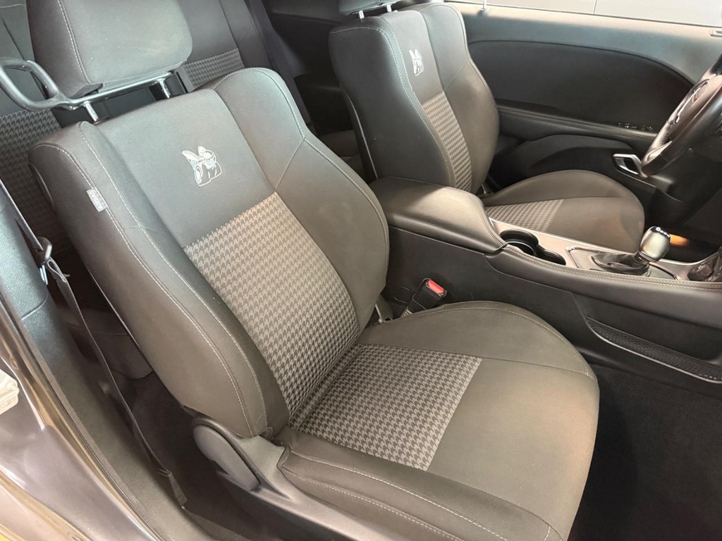 Dodge Challenger Vehicle Full-screen Gallery Image 06