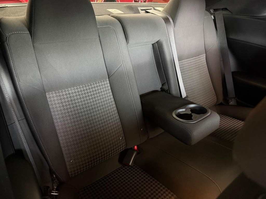 Dodge Challenger Vehicle Full-screen Gallery Image 07