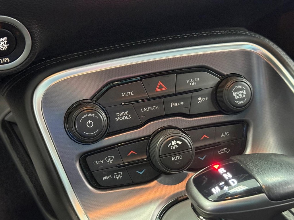 Dodge Challenger Vehicle Full-screen Gallery Image 13