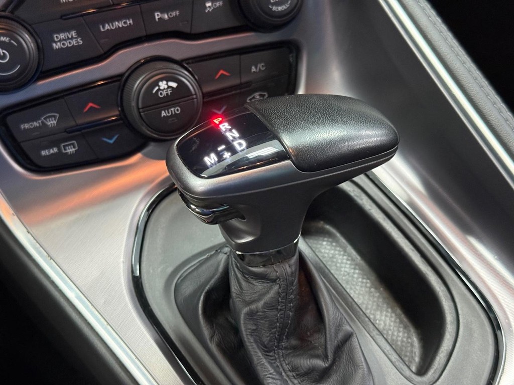 Dodge Challenger Vehicle Full-screen Gallery Image 15