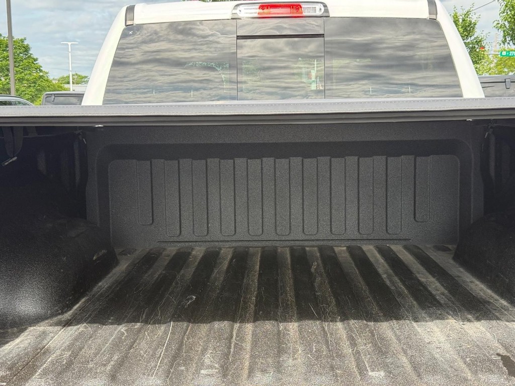 Ram 1500 Vehicle Full-screen Gallery Image 05